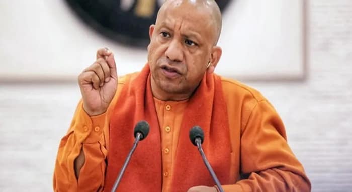 উইং কমান্ডার ব্যোমিকাকে  নিয়ে বিতর্কিত মন্তব্য সপা  নেতার, পাল্টা দিলেন যোগী