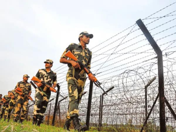 এই নিয়ে টানা ১৪ দিন, নিয়ন্ত্রণরেখায় গোলাগুলি অব্যাহত পাকিস্তানের