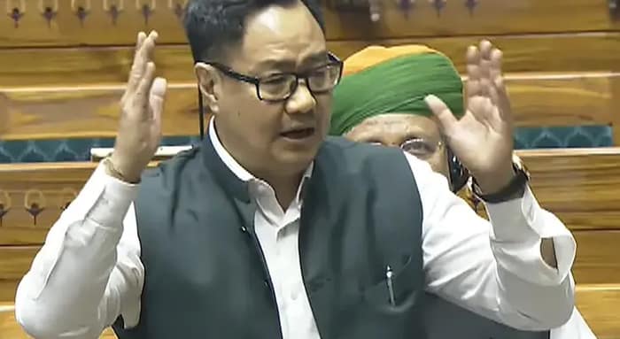 প্রতিবাদের মধ্যে লোকসভায় পেশ ওয়াকফ বিল, একজোট বিরোধীরা