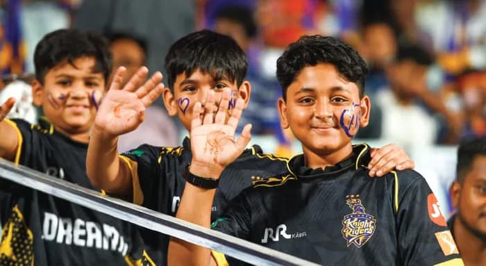অচেনা গ্যালারিই তাতিয়ে দিল নাইটদের