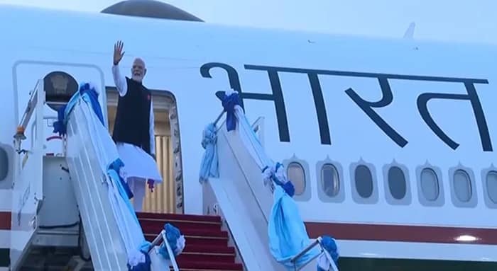 তিন দিনের সফরে শ্রীলঙ্কায় পৌঁছলেন প্রধানমন্ত্রী নরেন্দ্র মোদী