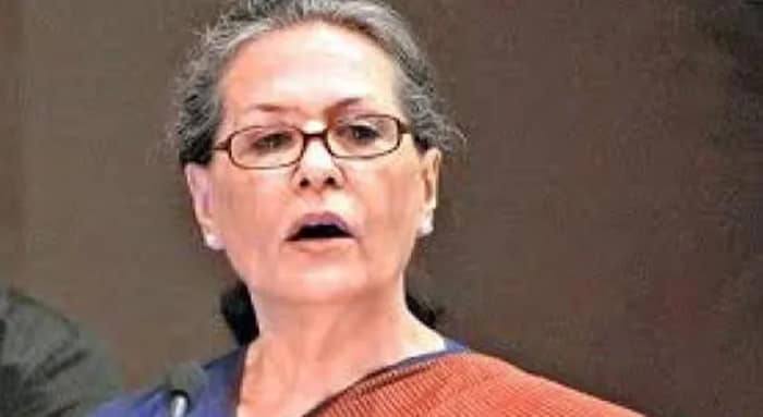সোনিয়ার মন্তব্যের বেনজির সমালোচনায় স্পিকার, ওয়াকফ আলোচনায় গায়েব, বিদেশে প্রিয়াঙ্কা