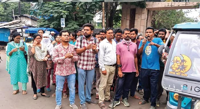 চাকরি ফেরানোর দাবিতে মেদিনীপুরে বিক্ষোভ কর্মসূচি শিক্ষক-শিক্ষিকাদের