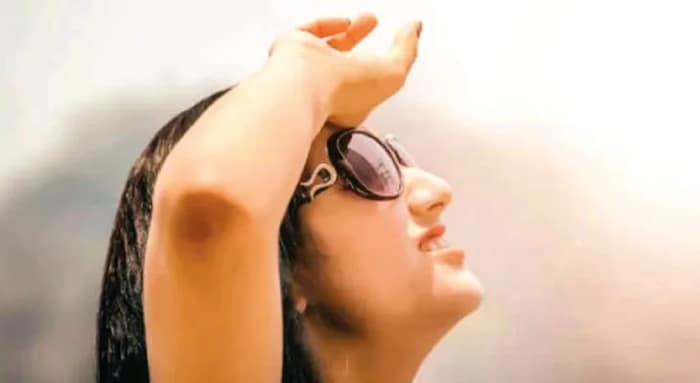 ঘরে ও বাইরে কর্মরতরা গরমে সুস্থ থাকবেন কীভাবে?