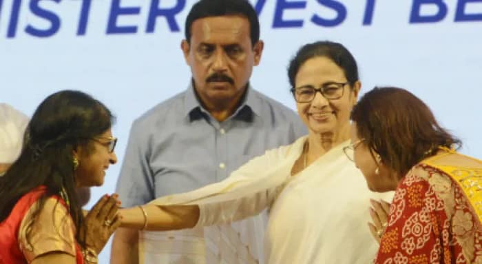 আপনার সম্পত্তি কেড়ে নেওয়ার অধিকার কারও নেই, বার্তা মমতার