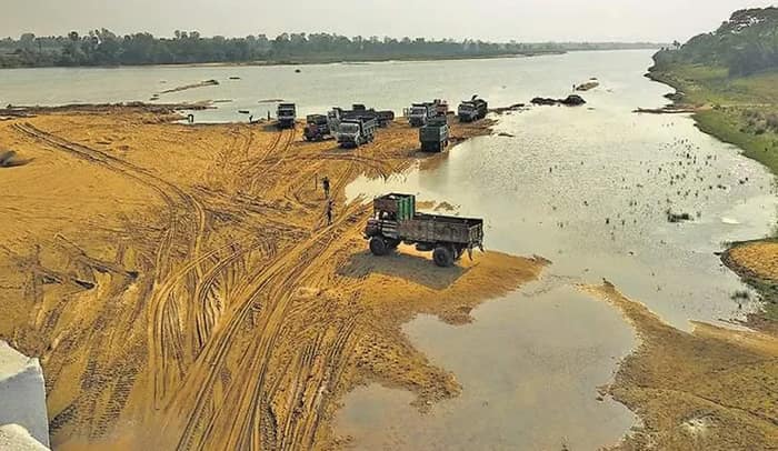 বালি পাচার রুখতে লাভপুরে অভিযান