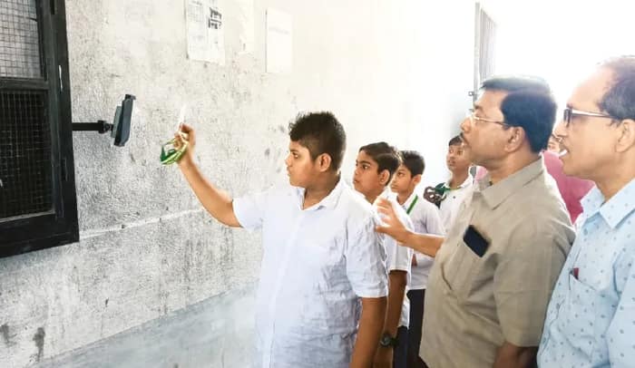 বাদুড়িয়ার স্কুলে চালু বৈদ্যুতিন হাজিরা, বার্তা পৌঁছবে অভিভাবকদের মোবাইলে