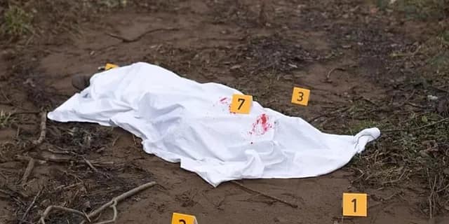 মুর্শিদাবাদের রেজিনগরে অজ্ঞাত পরিচয় ব্যক্তির ক্ষতবিক্ষত দেহ উদ্ধার