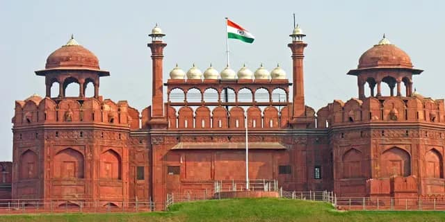 দিল্লির লালকেল্লায় বোমাতঙ্ক