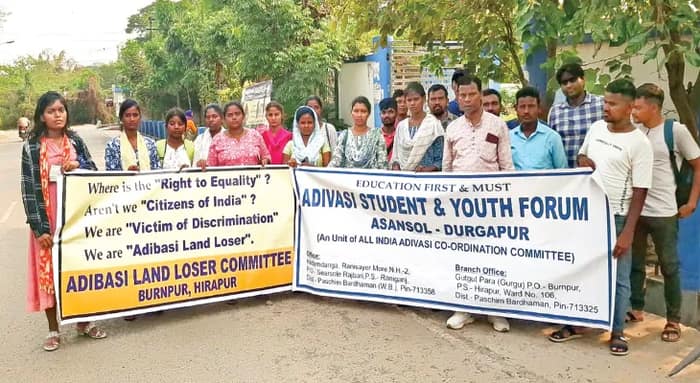 ইস্কোয় কাজের দাবিতে আসানসোলে স্মরকলিপি দিল আদিবাসী পড়ুয়ারা