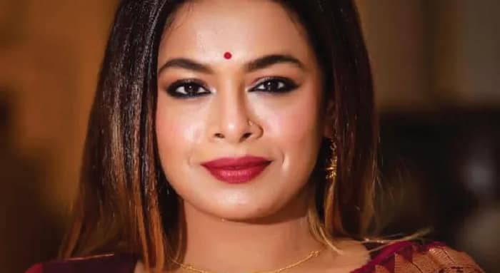এয়ার ইন্ডিয়ায় বুক করা আসনে বসতেই পারলেন না ইমন, ক্ষোভ