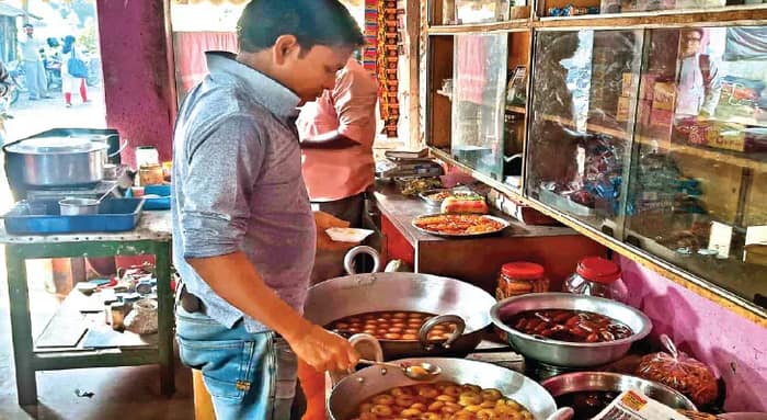 নববর্ষে কেশপুরের বিখ্যাত মুগের জিলিপির চাহিদা