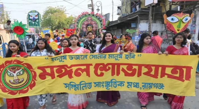 নাচে-গানে-আড্ডায় বর্ষবরণ, নববর্ষে বাঙালি খাবারে মজে আমজনতা
