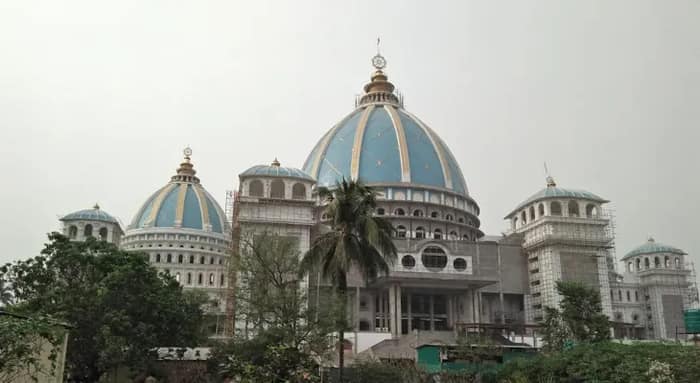 নববর্ষে নবদ্বীপ ও মায়াপুরে পুণ্যার্থী ঢল