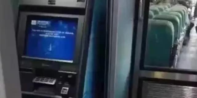 চলন্ত ট্রেনে এটিএম! নয়া চমক ভারতীয় রেলের