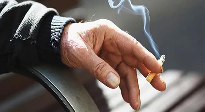 ঠান্ডা লাগার ওষুধ ‘সিগারেটে টান’, চিকিৎসকের নির্দেশে বিতর্ক