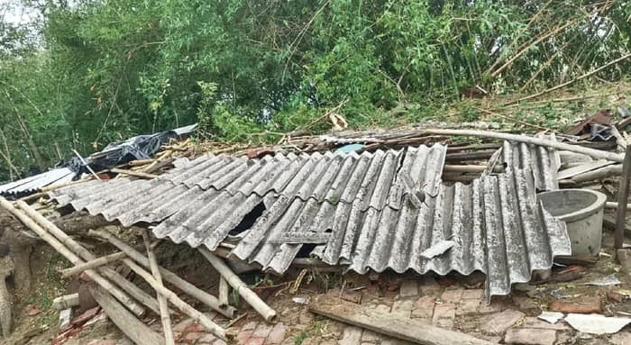 ঝড়বৃষ্টিতে ব্যাপক ক্ষয়ক্ষতি হুগলিতে, উড়ল বাড়ির চাল