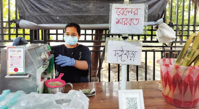 আখের রস বিক্রি করে পড়াশোনার  খরচ চালান বি টেকের ছাত্রী সুস্মিতা, নিজের ব্র্যান্ড তৈরির স্বপ্ন