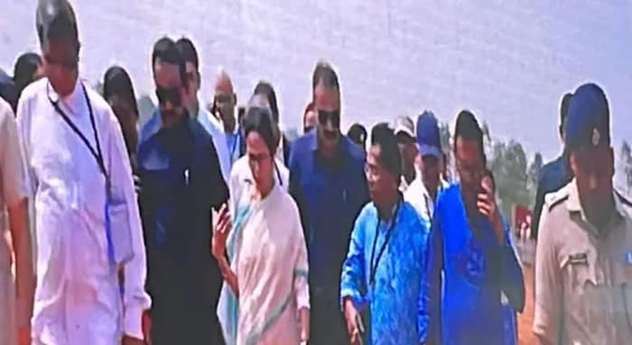 শালবনিতে জিন্দাল গোষ্ঠীর ১৬০০ মেগাওয়াট তাপবিদ্যুৎ প্রকল্পের শিলান্যাস অনুষ্ঠানে পৌঁছলেন মুখ্যমন্ত্রী