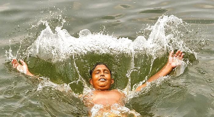 তাপমাত্রার ‘অনুভূতি’ ৫০ ডিগ্রি ছুঁইছুঁই!, গরম, লোডশেডিংয়ের জ্বালায় চূড়ান্ত ভোগান্তি