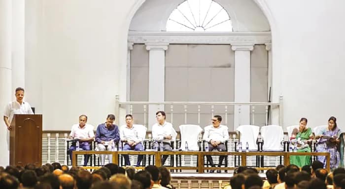 হয়রানি ঠেকাতে অনলাইন মিউটেশনে জোর দেওয়ার নির্দেশ মেয়র ফিরহাদের