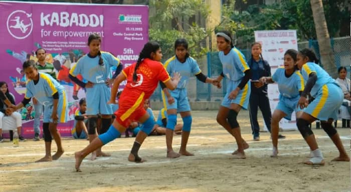 সমাজের চোখরাঙানি অগ্রাহ্য করে দৌড়চ্ছেন, কবাডি খেলে সাহস সঞ্চয় তনিমা-কোয়েলদের