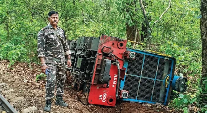পাহাড়ে উল্টে গেল টয়ট্রেনের চলন্ত ইঞ্জিন, তদন্তে রেল