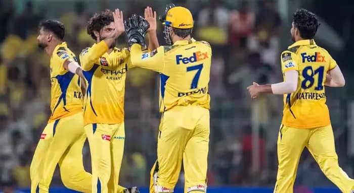 আইপিএল: ৪৪ রানে আউট  ঈশান কিষান, হায়দরাবাদ ৯০/৪ (১২ ওভার), টার্গেট ১৫৫ রান