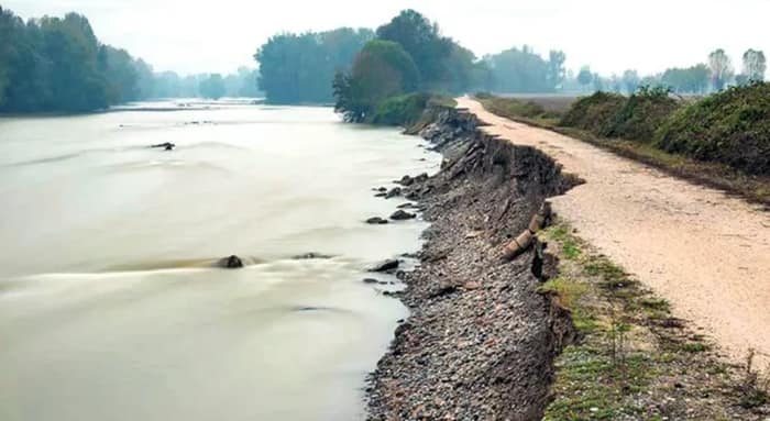 ক্ষতিপূরণের আশ্বাসে মিটল জমিজট, আজ থেকে ভূতনিতে বাঁধ নির্মাণ শুরু