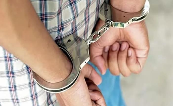 বিপুল তাজা কার্তুজসহ বসিরহাট থেকে বেঙ্গল এসটিএফের হাতে গ্রেপ্তার দুই অস্ত্র ব্যবসায়ী