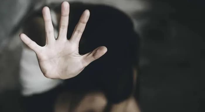 মধ্যরাতে ঘরে ঢুকে ঘুমন্ত নাবালিকাকে যৌন হেনস্তা