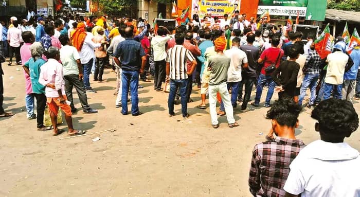 জেলাশাসককে স্মারকলিপি, জোগাড় হয়নি ৫০০ সমর্থকও, দিলীপের শো কার্যত ফ্লপ