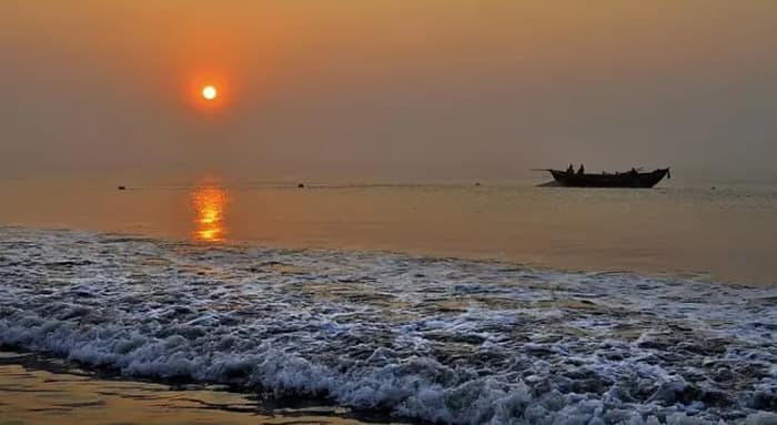 দীঘায় যানবাহন নিয়ন্ত্রণ, ঝক্কি এড়াতে মন্দারমণি-তাজপুরে ভিড় পর্যটকদের