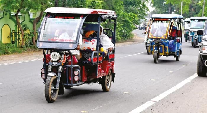 বেলাগাম অটো-টোটোর দৌরাত্ম্য, শিল্পাঞ্চলে নভিশ্বাস বাসিন্দাদের