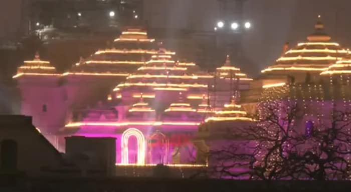 ৩০০ বছরের প্রথা ভেঙে রামলালা দর্শনে অযোধ্যার হনুমান গড়ি মন্দিরের প্রধান পুরোহিত