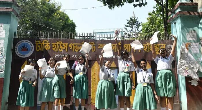 পাশের হারে তৃতীয় স্থানে কলকাতা