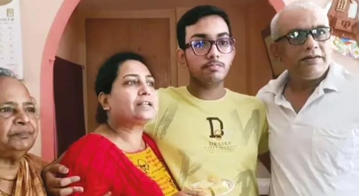উত্তর ২৪ পরগনায় পাশের হার  ৯০.০৮ শতাংশ, দক্ষিণে ৮৯.৯৫