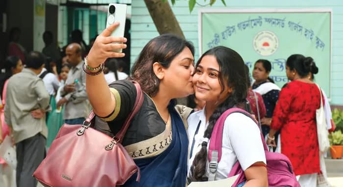 মাধ্যমিকের শিরোপা জেলারই, পাশের হার রেকর্ড ৮৬.৫৬ শতাংশ, মেধা তালিকায় কলকাতা থেকে মাত্র ১