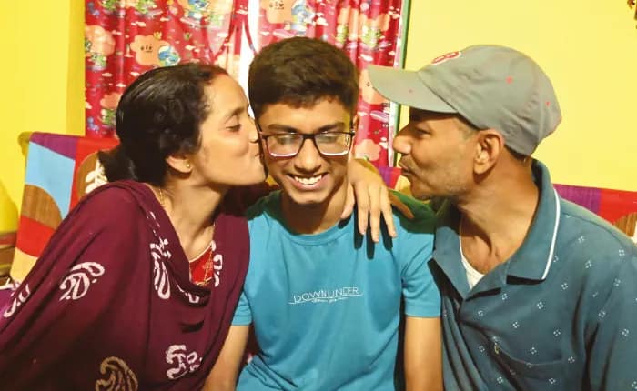 মাধ্যমিকে নবম চকভৃগুর অনীক বিজ্ঞান নিয়েই ভবিষ্যত গড়তে চায়