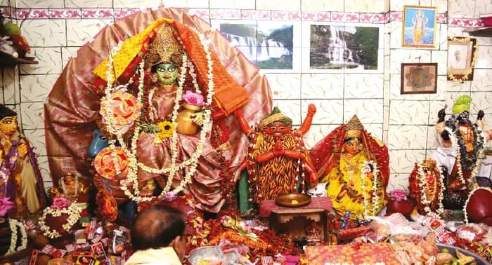 হাওড়ায় শীতলার ঠান্ডা উপোসের পুজো, চৌধুরীবাগানে ভিড় ভিনরাজ্যের ভক্তেরও
