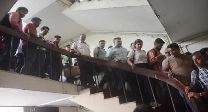 অগ্নিকাণ্ডের পর থেকেই বন্ধ বিদ্যুৎ ও লিফ্ট, চরম ভোগান্তি