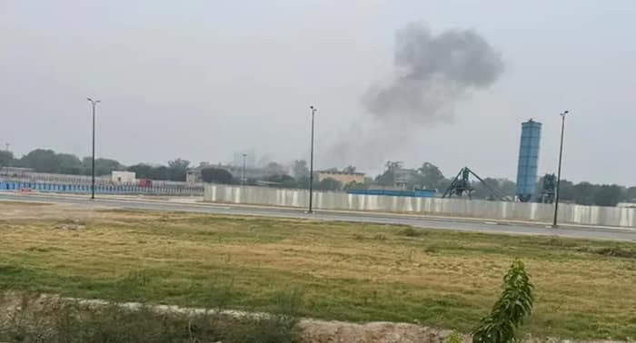 লাহোরে একাধিক বিস্ফোরণ, বাজল সাইরেন