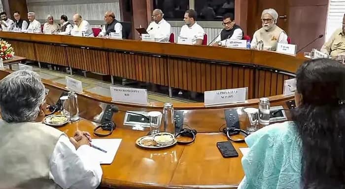অপারেশন সিন্দুরে খতম অন্তত ১০০ জঙ্গি, সর্বদল বৈঠকে দাবি রাজনাথের