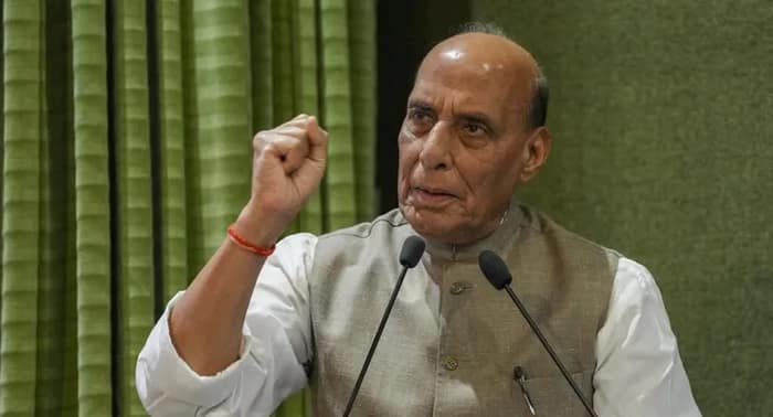 ভারতের সার্বভৌমত্বে আঘাতের চেষ্টা করবে যারা, তারা যেন তৈরি থাকে অপারেশন সিন্দুরের মতো প্রত্যাঘাতের জন্য: রাজনাথ সিং