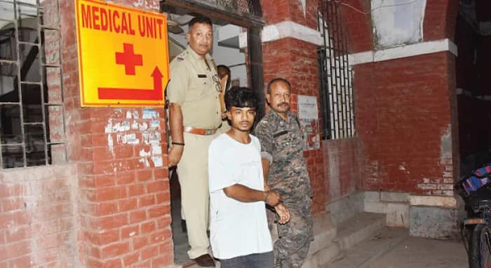মগডালে উঠে হাসিমারা বায়ুসেনা ছাউনিতে উঁকিঝুঁকি, গ্রেপ্তার যুবক