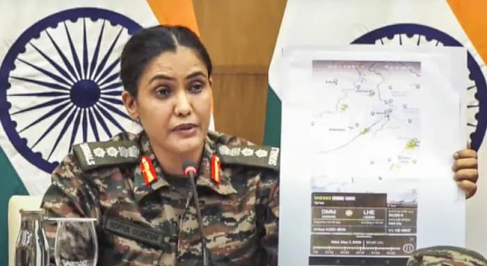 যাত্রীবাহী বিমানকে ‘ঢাল’ করছে  ইসলামাবাদ, কীর্তি ফাঁস ভারতের