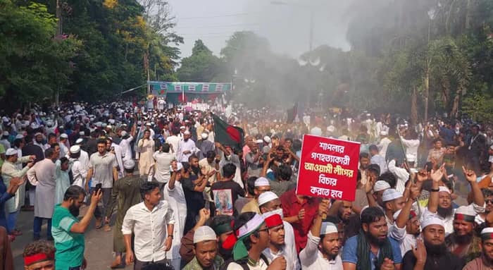আওয়ামি লিগ নিষিদ্ধ করার দাবি, শাহবাগে অবস্থান ছাত্র-জনতার