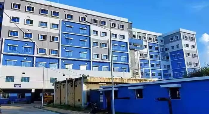 বারাসত মেডিক্যাল কলেজ চত্বরে আগুন ঘিরে আতঙ্ক