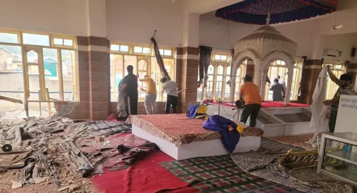 নাগাড়ে পাক শেলিং, উরি ও কুপওয়ারায় বিপর্যস্ত জনজীবন জম্মুতে সাইরেনের শব্দে প্রাণ বাঁচল পরিবারের