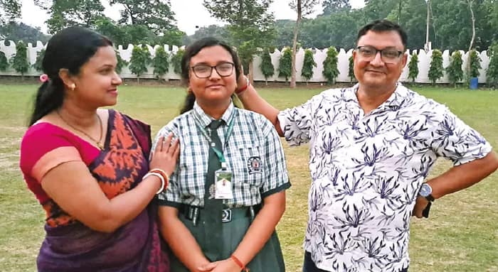 সিবিএসই বোর্ডের দশম শ্রেণির পরীক্ষা: মালদহে প্রথম দিল্লি ওয়ার্ল্ড পাবলিক স্কুলের ছাত্রী দেবলীনা